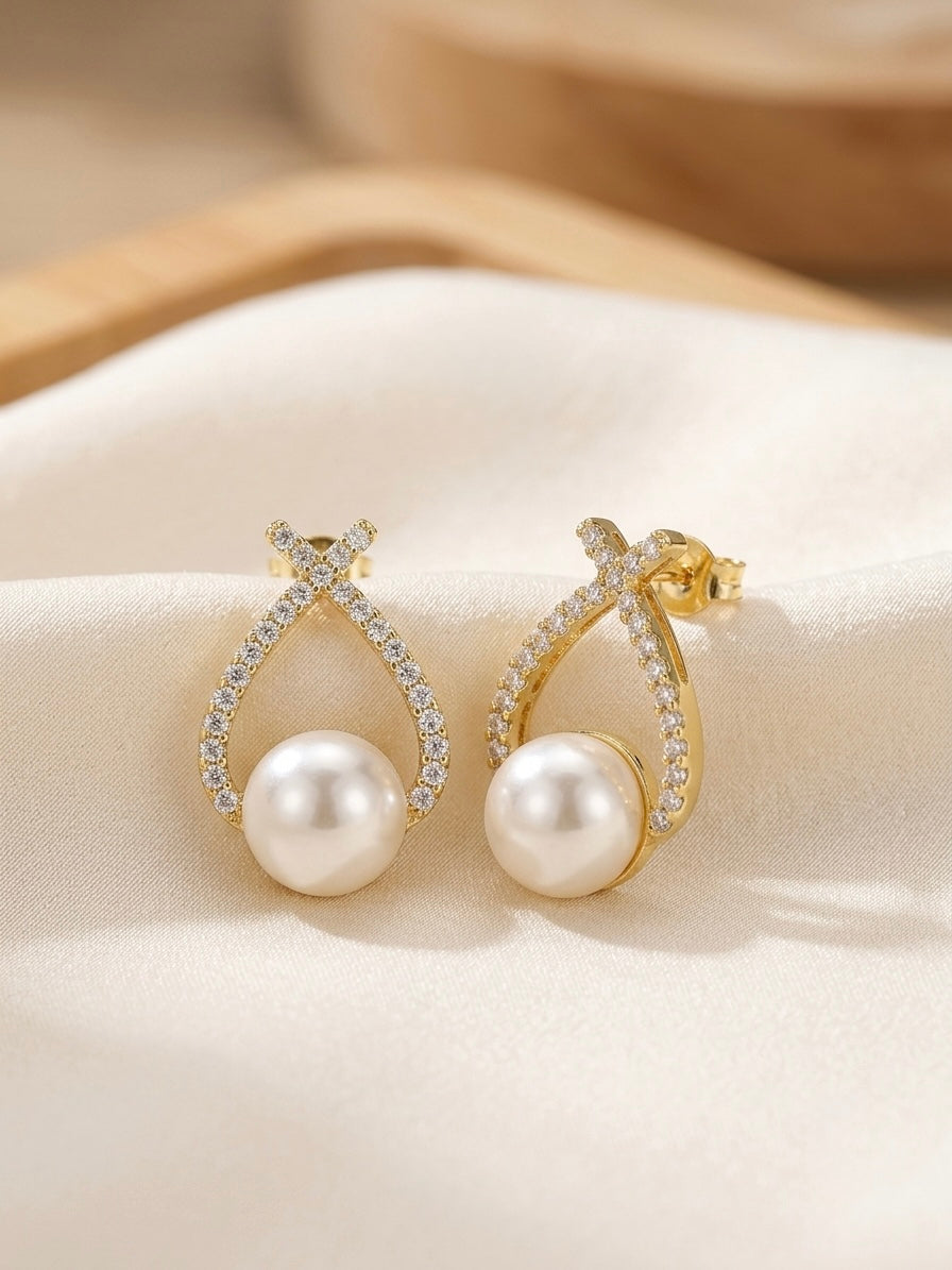 Assymentirical diamond with pearl Stud